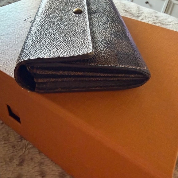 🖤🤎Louis Vuitton Damier Sarah Wallet🖤🤎 - Picture 3 of 9